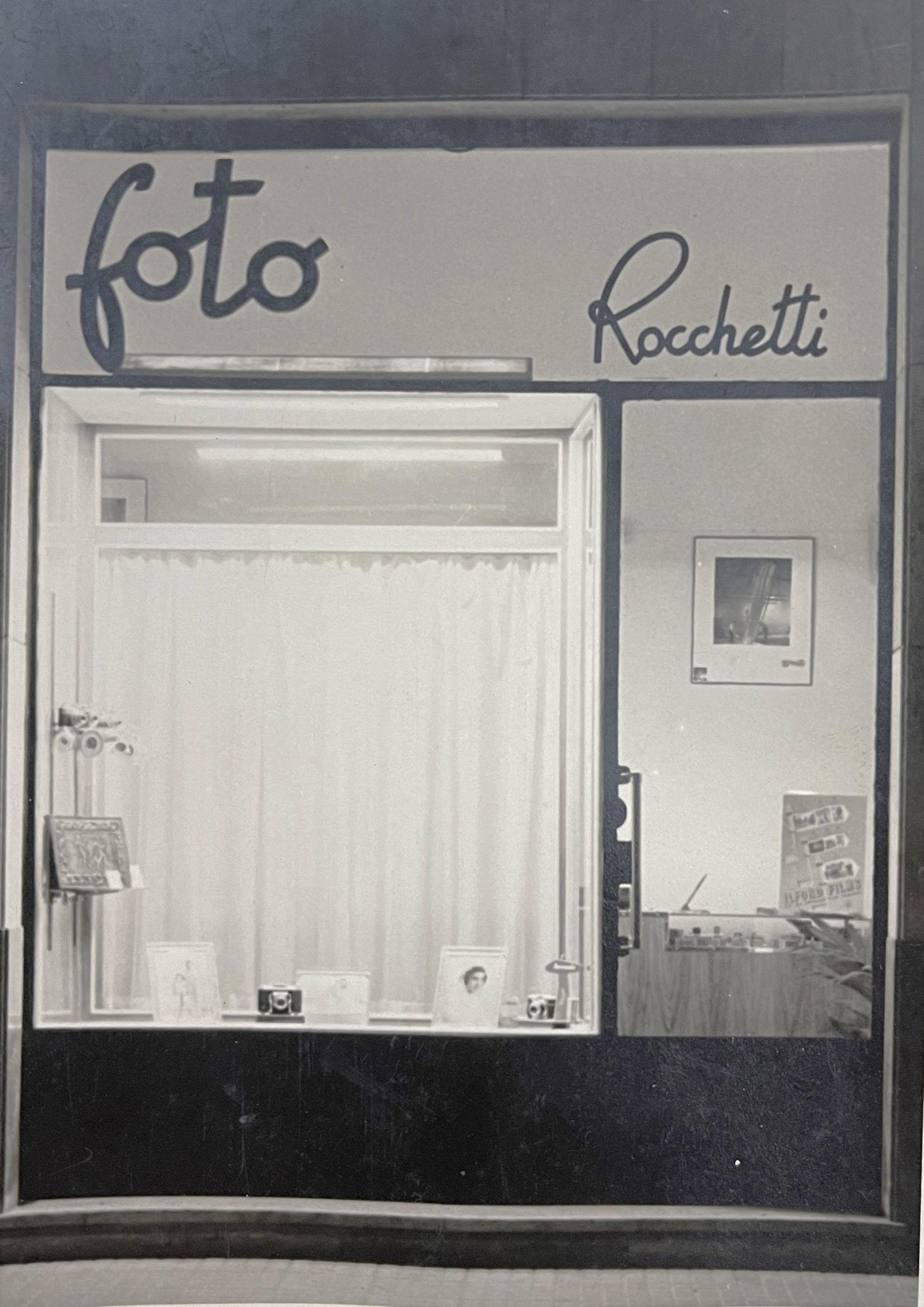 apertura del negozio in via Gramsci 9 nel 1956
